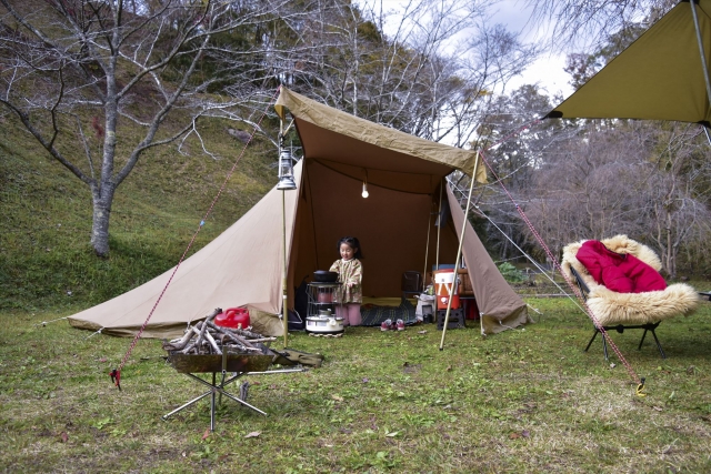 キャンプ場の10月は寒い ブログから学ぶ防寒対策と楽しみ方 キャンピーポー