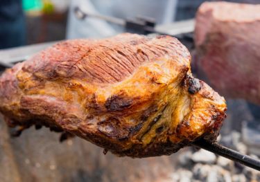 バーベキューでは豪快に！ブロック肉をおいしく焼く方法！